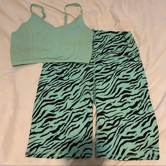 Fabletics two piece outfit - Picture 2 of 4